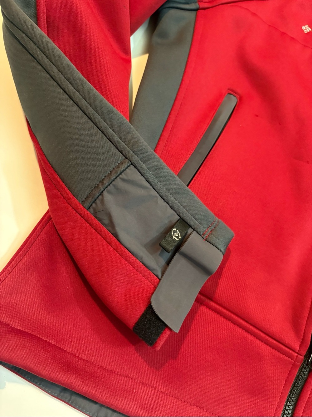 Columbia Titanium Red and Gray Softshell Jacket | Medium - Picture 6 of 13
